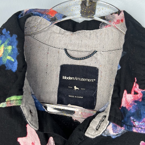 Modern Amusement Floral Pocket Front Short Sleeve Button Down Size S ๐ธ - Picture 5 of 5